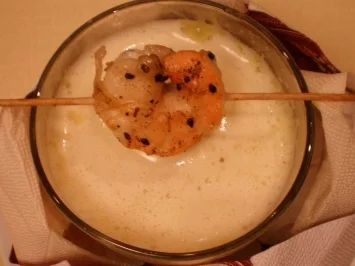 Latte macchiato vom Bärlauch mit Zitronenschaum und Shrimpsspießen - Rezept