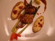 Rezept: Rehrückenfilet mit Walnusskruste an Rotweinsoße und grünem Spargel Rehrückenfilet mit Walnusskruste an Rotweinsoße und grünem Spargel - Rezept