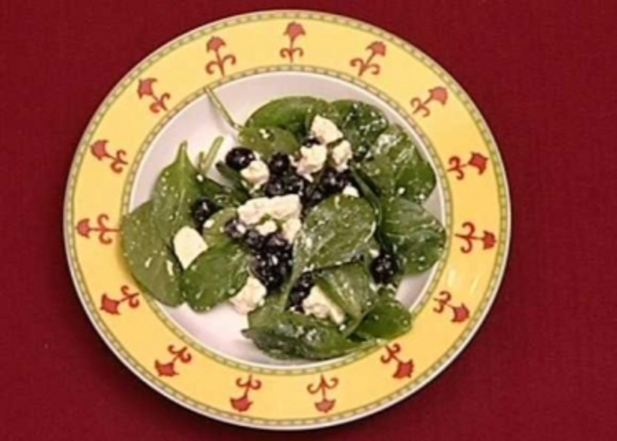 Spinatsalat mit Schafskäse und Blaubeeren (Carolin Fortenbacher) - Rezept
