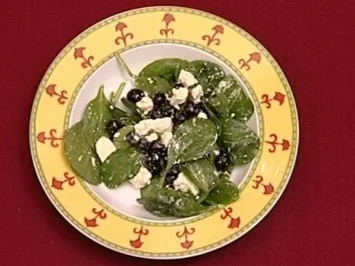 Spinatsalat mit Schafskäse und Blaubeeren (Carolin Fortenbacher) - Rezept