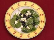 Spinatsalat mit Schafskäse und Blaubeeren (Carolin Fortenbacher) - Rezept