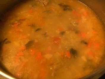 Rezept: Graupensuppe mit Rinderbeinscheibe u.Markknochen Bild Nr. 2 Graupensuppe mit Rinderbeinscheibe u.Markknochen - Rezept - Bild Nr. 2