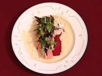Lauwarmes Lachsfilet mit marinierter Rote Bete und Vinaigrette (Korff und Leuchtmann) - Rezept