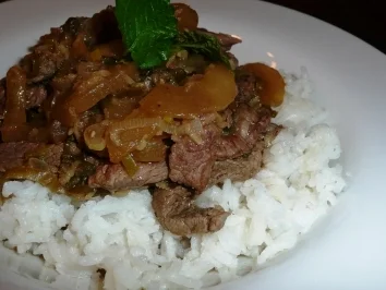 Rezept: Geschmorte Salatgurke mit Rindfleischstreifen auf Asia Art Bild Nr. 2 Geschmorte Salatgurke mit Rindfleischstreifen auf Asia Art - Rezept - Bild Nr. 2