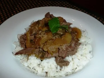 Rezept: Geschmorte Salatgurke mit Rindfleischstreifen auf Asia Art Bild Nr. 3 Geschmorte Salatgurke mit Rindfleischstreifen auf Asia Art - Rezept - Bild Nr. 3