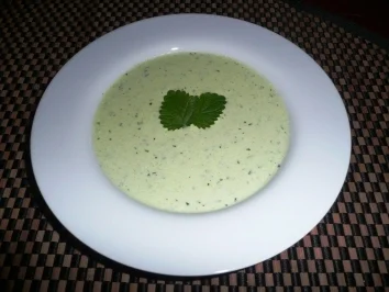 Frisches Sommersüppchen mit Gurke und Minze - Rezept