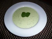 Frisches Sommersüppchen mit Gurke und Minze - Rezept