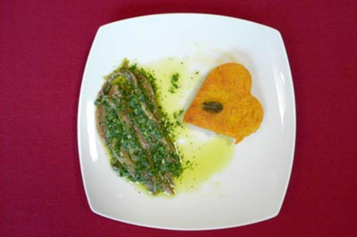 Acciughe al verde Sardellen in Kräuter-Soße aus Piemont mit Polentaherzchen - Rezept