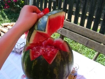 Rezept: Wassermelonenbowle Wassermelonenbowle - Rezept