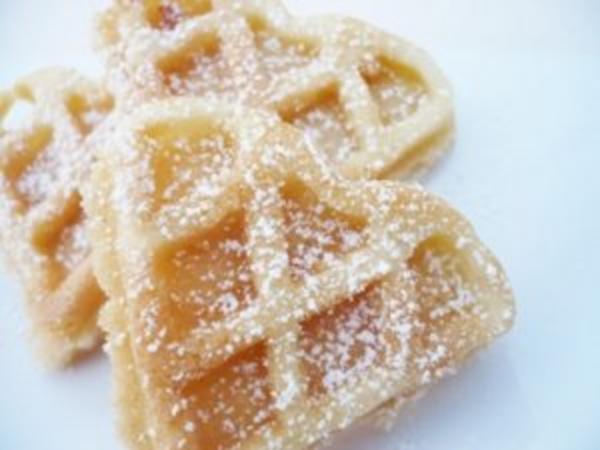 Waffeln mit Sauerkirschen - Rezept mit Bild - kochbar.de