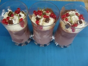 Rezept: Dessert: Milchschnitte flüchtet in Schokopudding Bild Nr. 2 Dessert: Milchschnitte flüchtet in Schokopudding - Rezept - Bild Nr. 2