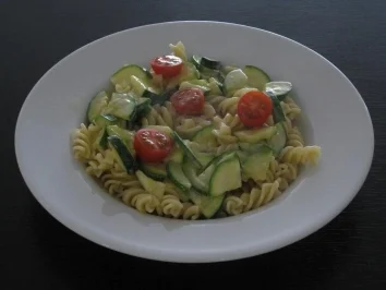 Gebratene Zucchini mit Nudeln - Rezept