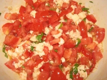 Pasta Caprese freddo---Fusilli mit kalten Tomaten-Mozarellawürfeln - Rezept - Bild Nr. 3