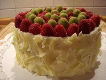 Sekt-Torte mit Himbeeren - Rezept - Bild Nr. 2