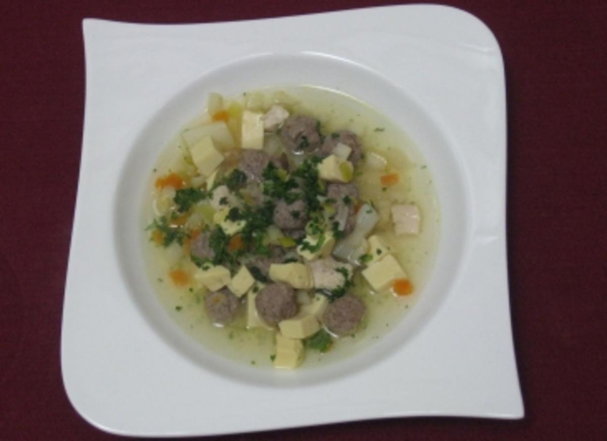 Bilder für Hochzeitssuppe mit Suppenhuhn Fleisch (mf) frisch und Porree - Rezept