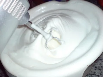 Rezept: Schaumkuchen / Sampita Bild Nr. 7 Schaumkuchen / Sampita - Rezept - Bild Nr. 7