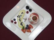 Hochzeitscreme mit Himbeeren, Fruchtsoße und Puderzucker - Rezept