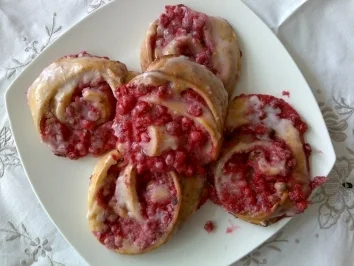 Rezept: Johannisbeer-Marzipan-Schnecken Bild Nr. 2 Johannisbeer-Marzipan-Schnecken - Rezept - Bild Nr. 2