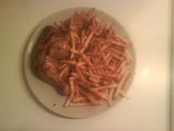 Geflügel: Hähnchenschenkel mit Pommes und Trüffelsoße - Rezept