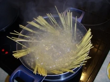 Rezept: Frische Kräuterbolognais an Spagetti Bild Nr. 10 Frische Kräuterbolognais an Spagetti - Rezept - Bild Nr. 10