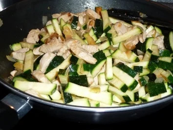Putengeschnetzeltes mit Zucchini - Rezept - Bild Nr. 6
