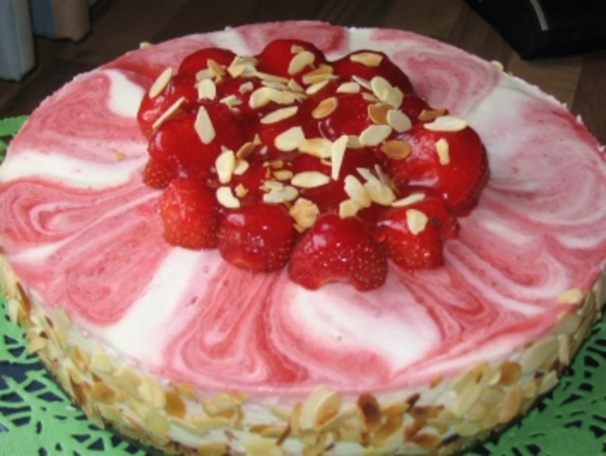schicke Erdbeer-Frischkäse-Torte - Rezept