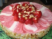 schicke Erdbeer-Frischkäse-Torte - Rezept