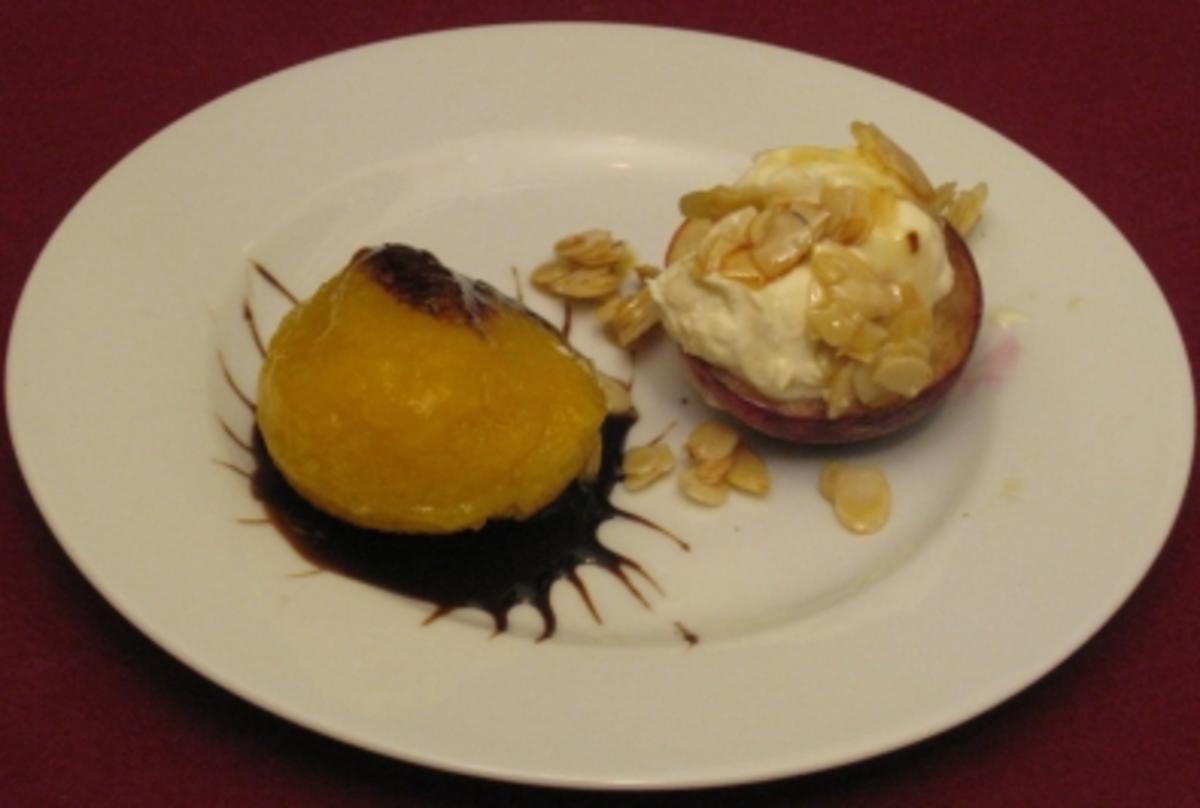 Gegrillter Pfirsich mit Mascarpone-Haube und Sorbet - Rezept