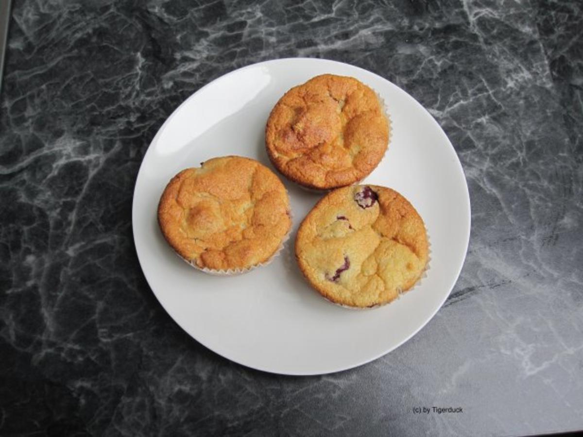 Muffins Grieß-Mandel Kirsch - schnell &amp; einfach - 196 kcal/100g