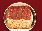 Fingerfood à la soprano mit scharfer Salami und Frischkäse (Kai Havaii) - Rezept