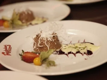 Rezept: Kokoscreme mit süßen Früchtchen (Olivia Jones) Kokoscreme mit süßen Früchtchen (Olivia Jones) - Rezept