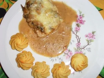 Minutensteaks mit Champignon-Rahmsauce überbacken - Rezept