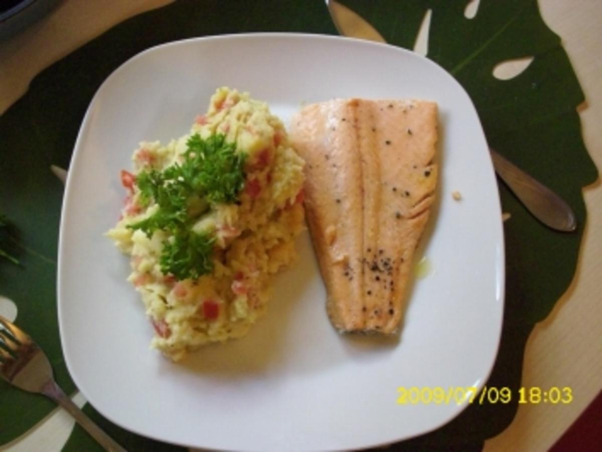 Fisch:   Lachsforellenfilet an Tomaten-Pesto-Kartoffelpürree - Rezept