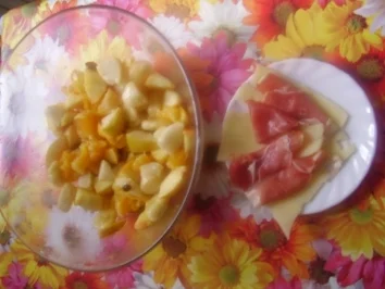 Rezept: Obstsalat + Käse + Serranoschinken = mein Abenbrot Obstsalat + Käse + Serranoschinken = mein Abenbrot - Rezept