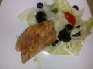 Hähnchenbrust an Sommersalat mit Blau-und Brombeeren - Rezept