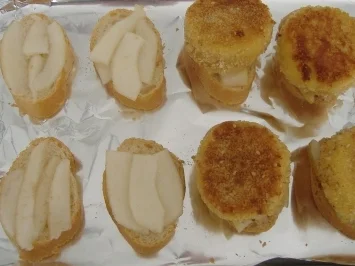 Rezept: Crostini mit Birne und gebackenem Ziegenkäse Bild Nr. 2 Crostini mit Birne und gebackenem Ziegenkäse - Rezept - Bild Nr. 2