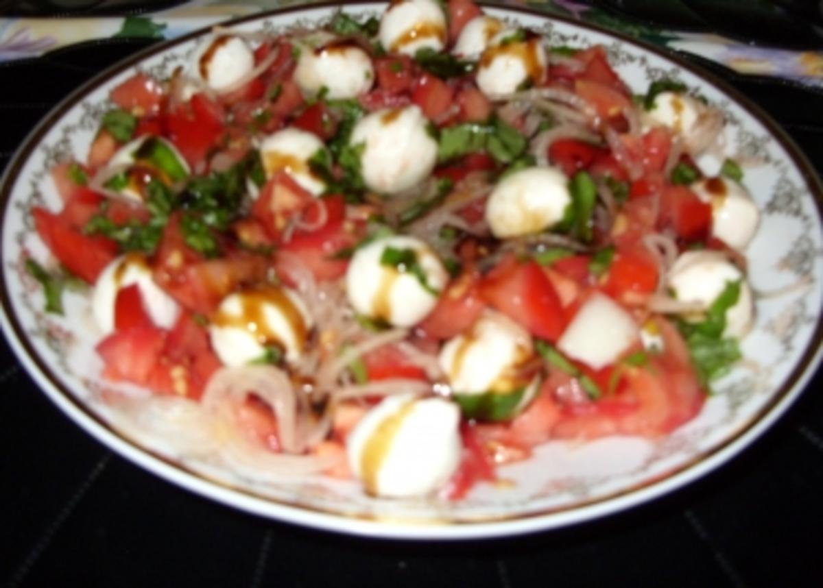 Mozarella-Tomaten-Basilikum-Salat - Rezept