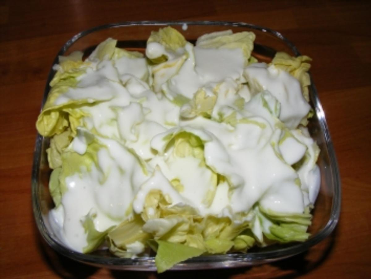 Kopfsalat mit einem sauere Sahne Dressing - Rezept