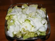 Kopfsalat mit einem sauere Sahne Dressing - Rezept
