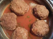 Kräuterfleischküchle in Rotweinsauce - Rezept