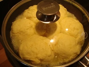 *Danes spezial - Dampfnudeln wie sie meine Oma immer kochte ! - Rezept - Bild Nr. 2