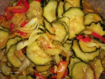 Rezept: Zucchini süss sauer Bild Nr. 2 Zucchini süss sauer - Rezept - Bild Nr. 2