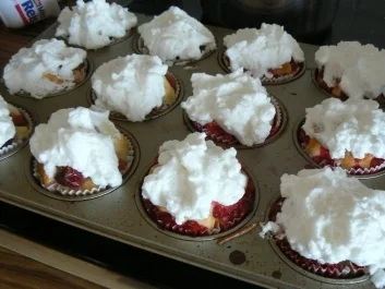 Beerenmuffins mit Baiserhäubchen a la Kräuterhexe - Rezept - Bild Nr. 7