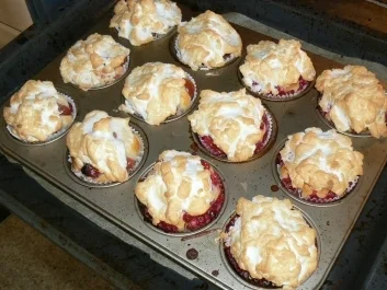 Beerenmuffins mit Baiserhäubchen a la Kräuterhexe - Rezept - Bild Nr. 8