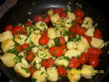 Rezept: Pasta: Gnocchi mit Salbei-Petersilienbutter Bild Nr. 2 Pasta: Gnocchi mit Salbei-Petersilienbutter - Rezept - Bild Nr. 2