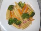 Penne in Cremiger Brokkolisoße mit Schinkenwürfeln - Rezept