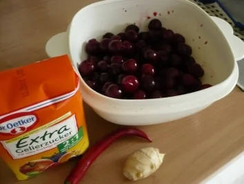 Rezept: Sauerkirschmarmelade mit Ingwer und Chili Bild Nr. 2 Sauerkirschmarmelade mit Ingwer und Chili - Rezept - Bild Nr. 2