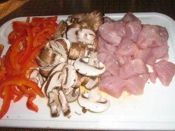 Salbeigulasch von der Pute mit bosonderer Note - Rezept - Bild Nr. 3