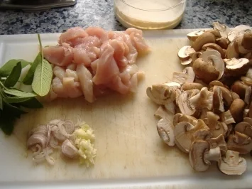 Streifen von Hähnchenbrustfilet in Steinpilzrahm - Rezept - Bild Nr. 2