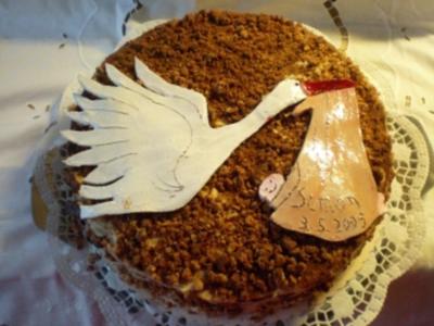 Rezept: Walnußtorte mit Whiskycreme nur für die Paten als Tauftorte Walnußtorte mit Whiskycreme nur für die Paten als Tauftorte - Rezept